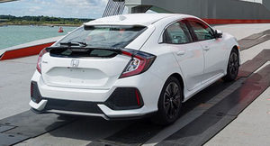 honda-civic-hatch-2017-rear.jpg